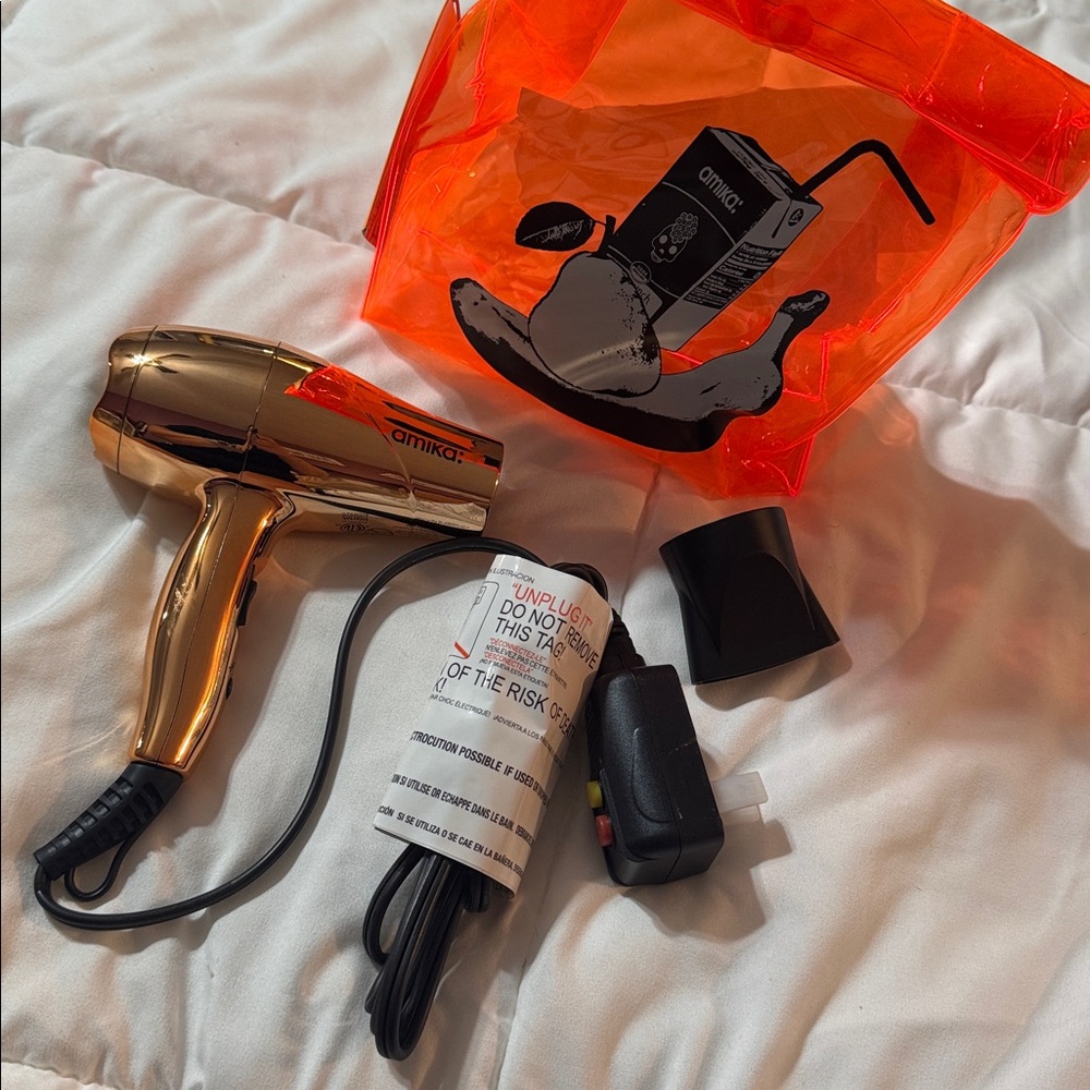Amika mini hair dryer with carry bag and attachment NWT